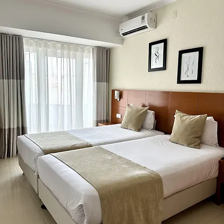 Отель Be One Hotel Caldas Da Rainha - By Mhmb Hospitality 3*