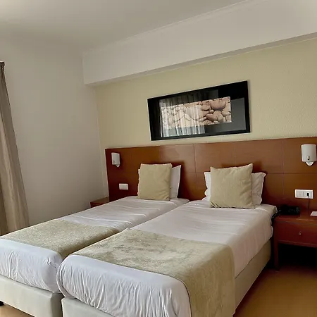 Отель Be One Hotel Caldas Da Rainha - By Mhmb Hospitality Калдаш-да-Раинья
