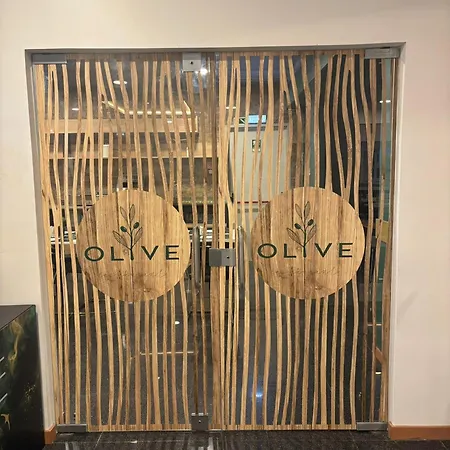 Отель Be One Hotel Caldas Da Rainha - By Mhmb Hospitality Калдаш-да-Раинья