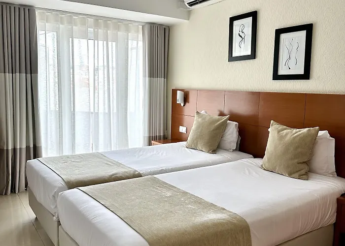 Отель Be One Hotel Caldas Da Rainha - By Mhmb Hospitality 3*